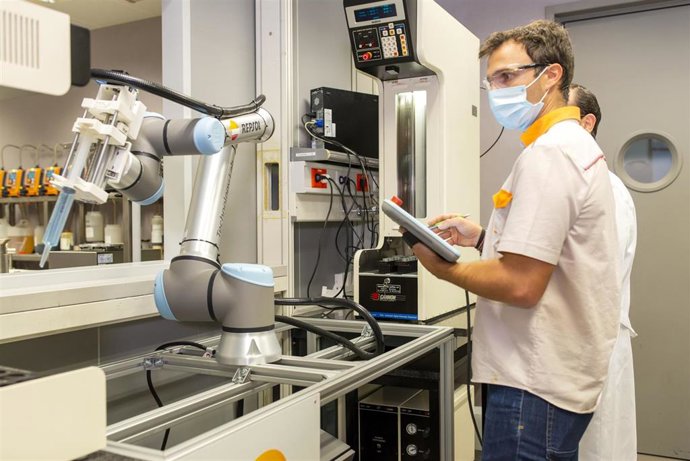 Archivo - Investigadores de Repsol Technology Lab.