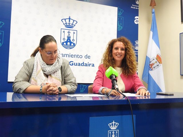 La delegada de Juventud, Rosa Carro, ofrece detalles de la iniciativa 'Teatro social en los IES'.