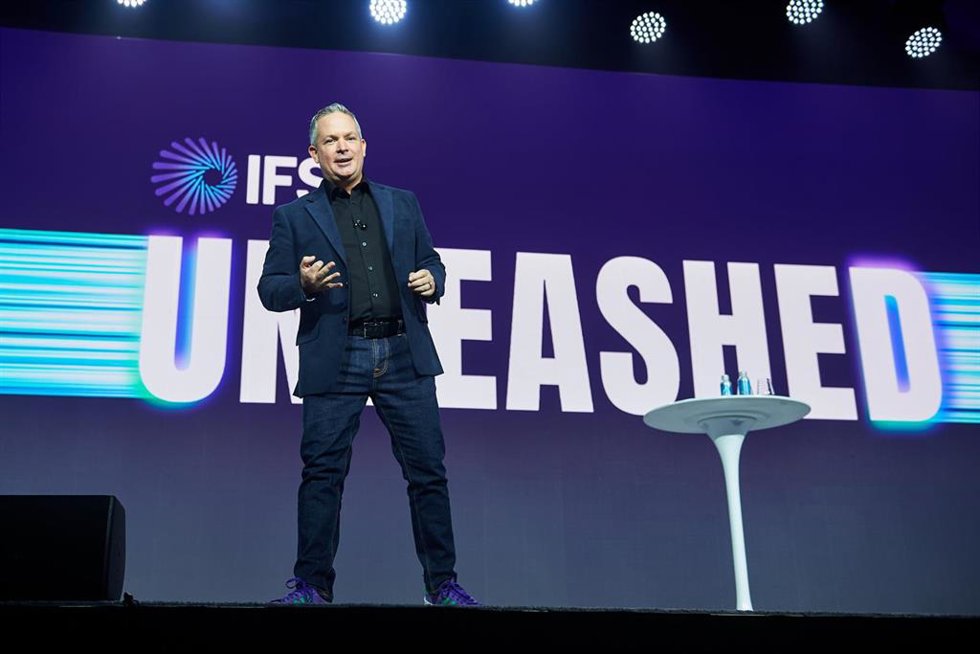 El director ejecutivo de IFS, Darren Roos, en el evento IFS Unleashed 2022, en Miami (EEUU)