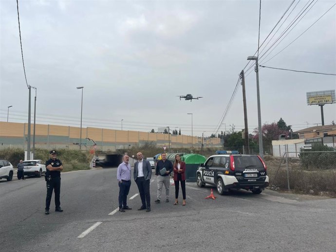 Presentación de la iniciativa por la que drones de la Policía Local de Murcia sobrevolarán calles y carriles de pedanías, con el fin de detectar depósitos de enseres y basura fuera de los contenedores o en la vía pública