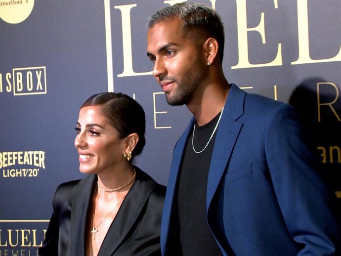 Anabel Pantoja, arropada por Yulen Pereira en la presentación de su nueva colección de joyas