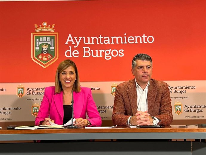 Los portavoces del equipo de Gobierno local de Burgos Nuria Barrio y Vicente Marañón.