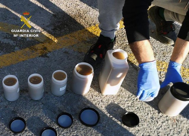 Muestras de agua recogidas en la EDAR en el marco de la investigación