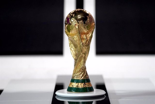 Archivo - Trofeo del Mundial de fútbol. 