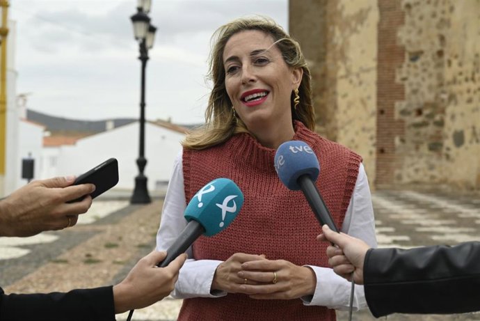 María Guardiola en declaraciones a los medios de comunicación.