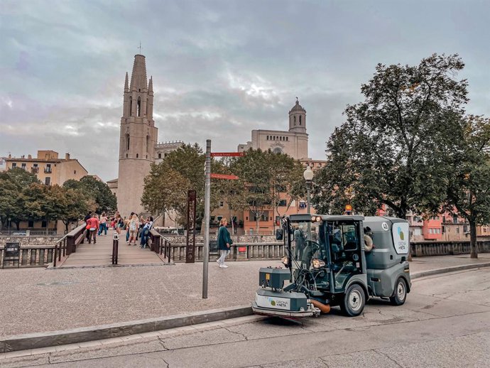 Decapadora-fregadora de la UTE Sanejament Girona.