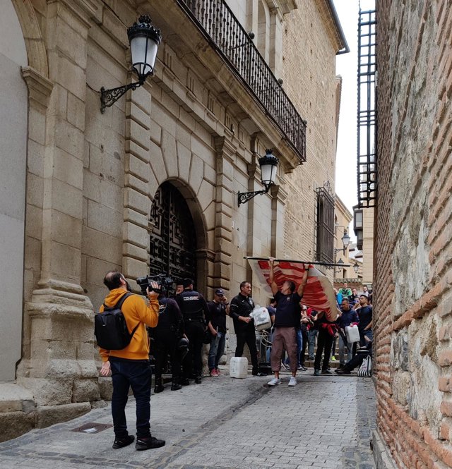 Bomberos de Toledo protestan en el Consistorio