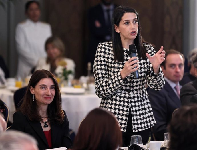 La presidenta de Ciudadanos, Inés Arrimadas, interviene en un desayuno Fórum Europa en el Hotel Ritz.