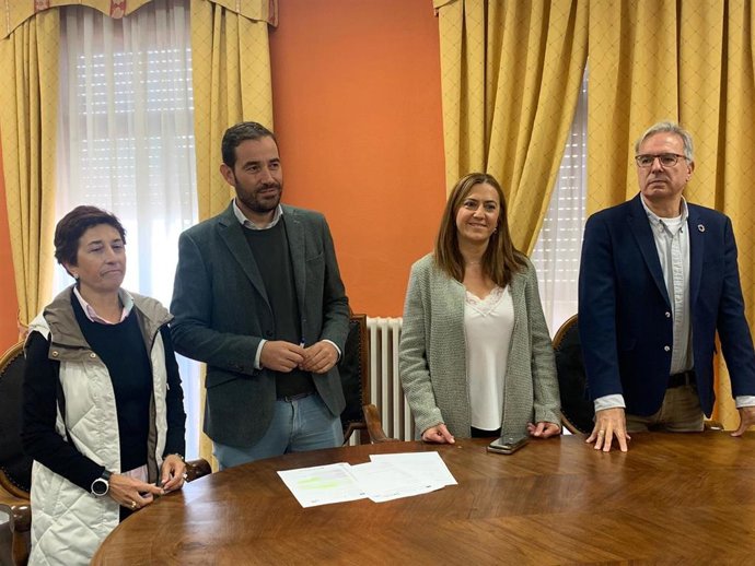 Barcones conoce el proyecto DUS 500 que permitirá renovar las luminarias de la localidad palentina de Dueñas.
