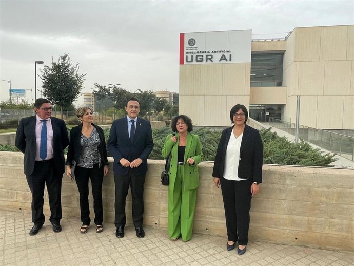 El consejero de Universidad, Investigación e Innovación, José Carlos Gómez Villamandos, en una visita al PTS de Granada.