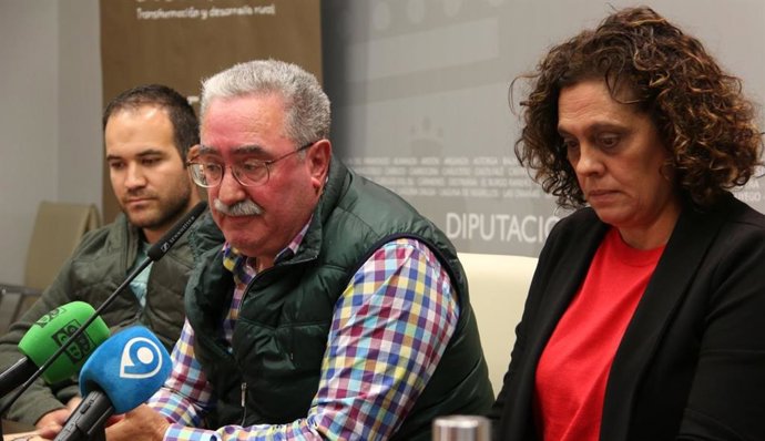 El alcalde de Cistierna, Nicanor Sen, la diputada de Deportes, Susana Folla.