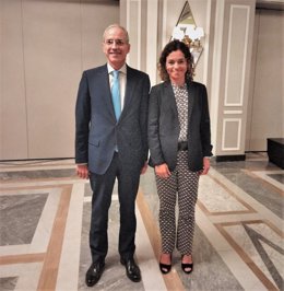 La consellera Rosario Sánchez y el secretario de Estado de Hacienda, Jesús Gascón.