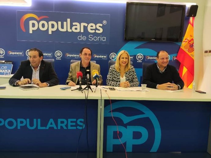 De izquierda a derecha: Lozano, Serrano, De Gregorio y Heras presentan la Intermunicipal del PP de Soria