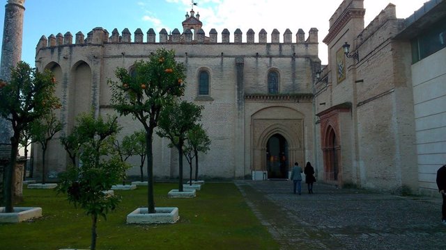 Archivo - Patio del monasterio de San Isidoro del Campo.