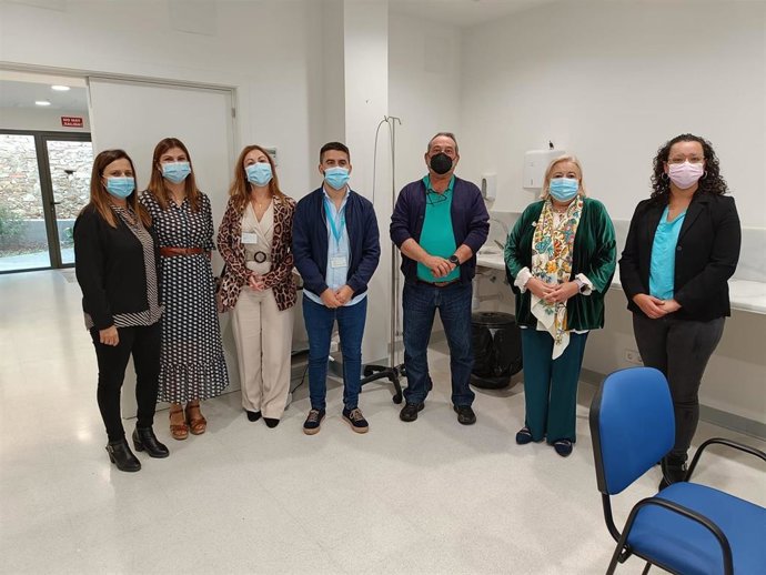 Visita de la delegada de Salud y Consumo en Huelva, Manuela Caro, al nuevo consultorio de Galaroza.