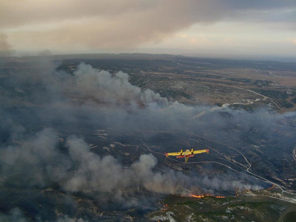 Archivo - Imagen de archivo de una avioneta de extinción de incendios.