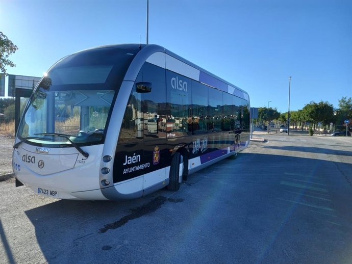 Autobús eléctrico del servicio de transporte urbano de Jaén.