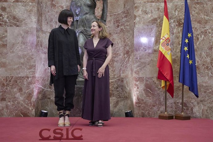 Archivo - La ministra de Ciencia e Innovación, Diana Morant (i), y la  presidenta del Consejo Superior de Investigación Científica (CSIC), Eloísa Del Pino (d), 