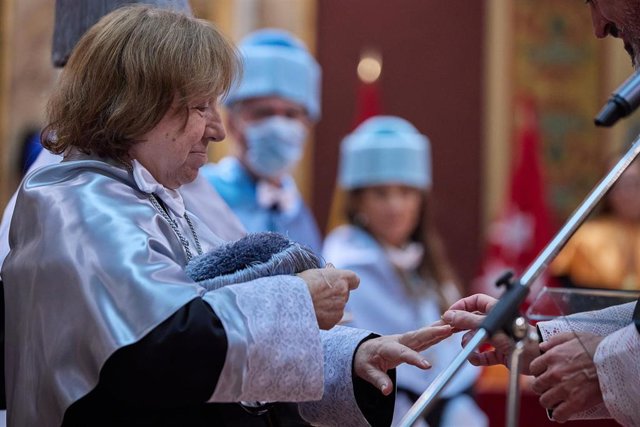 La periodista y escritora bielorrusa, Svetlana Aleksiévich, es investida como doctora honoris causa por el rector de la Universidad Complutense de Madrid (UCM), a 20 de octubre de 2022