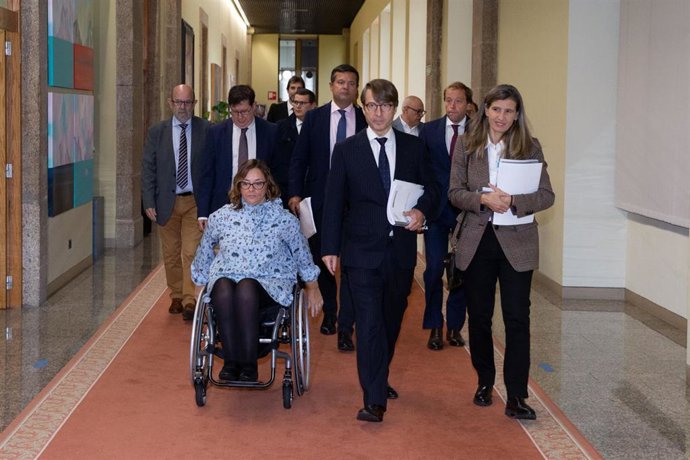 El conselleiro de Facenda entrega los presupuestos