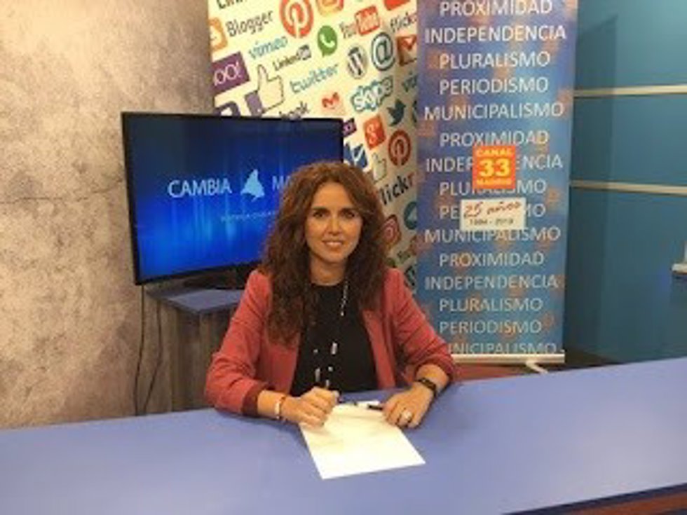 La vicealcaldesa de Rivas Vaciamadrid, Mónica Carazo, en una entrevista en Canal 33 TV de Madrid