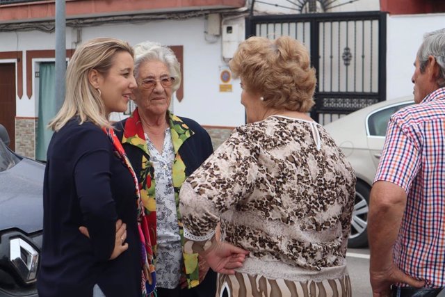 Reunión de la alcaldesa de Alcalá con vecinos del barrio de La Liebre.