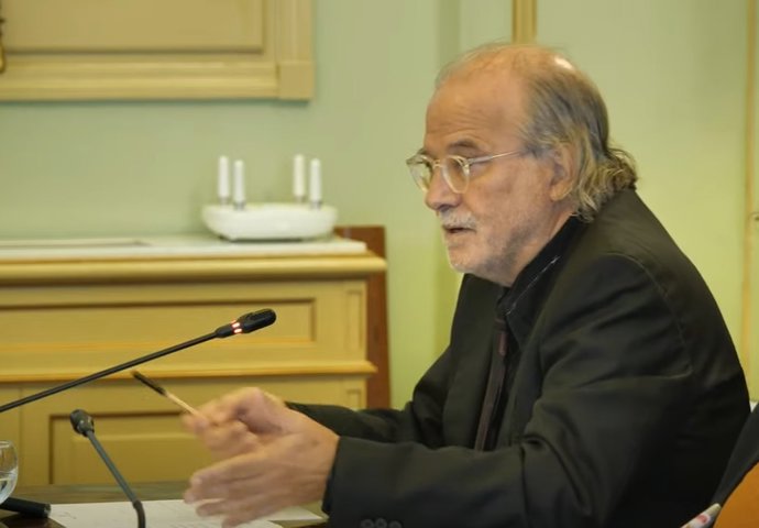 El director general de IB3, Andreu Manresa, en el Parlament.