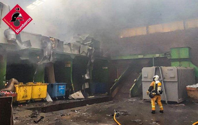 Dos heridos en una explosión en el interior de una nave de un polígono industrial de San Vicente