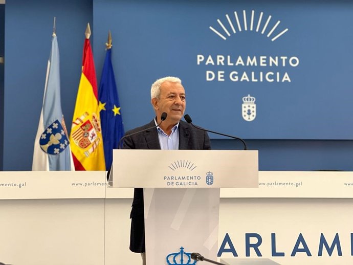 El portavoz parlamentario del PSdeG, Luis Álvarez, en rueda de prensa tras la junta de portavoces de este jueves 20 de octubre