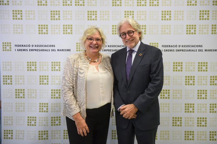 El presidente de Foment (derecha), Josep Sánchez Llibre y la presidenta de Fagem (izquierda), Roser Moré