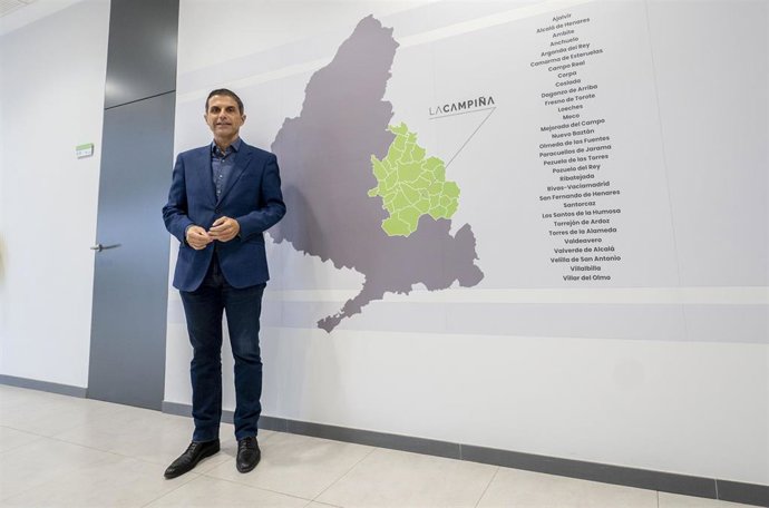 El alcalde de Alcalá de Henares, Javier Rodríguez Palacios, en la nueva planta de tratamiento de residuos 'La Campiña'.