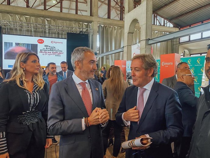 El secretario general de la Consejería de Industria en la inauguración de la Feria del Empleo del Bierzo.