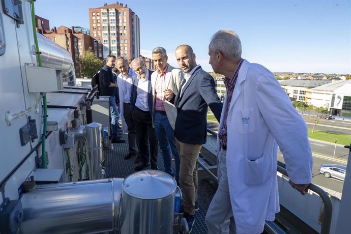 El Vicepresidente Y Consejero De Universidades, Pablo Zuloaga, Visita Con El Rector De La UC, Ángel Pazos, Las Obras Realizadas En El Servicio De Estabulación Y Experimentación Animal De La Facultad De Medicina De La Universidad De Cantabria