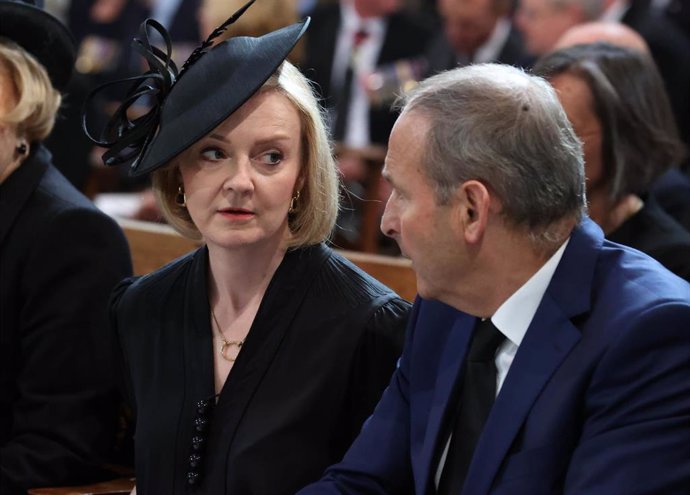 Archivo - Liz Truss y Micheál Martin, primeros ministros de Reino Unido e Irlanda, respectivamente