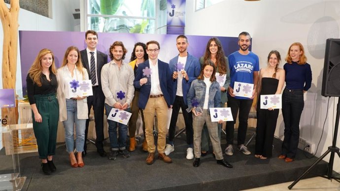 Inés Rosado junto al resto de premiados por el Injuve