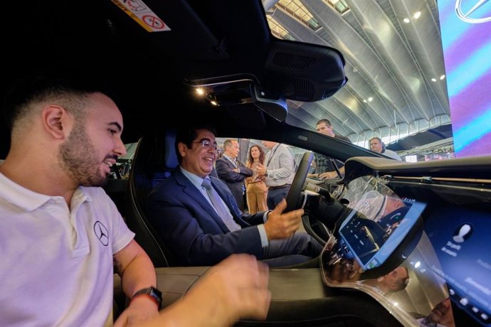 El presidente del Cabildo de Tenerife, Pedro Martín, en el Salón del Automóvil