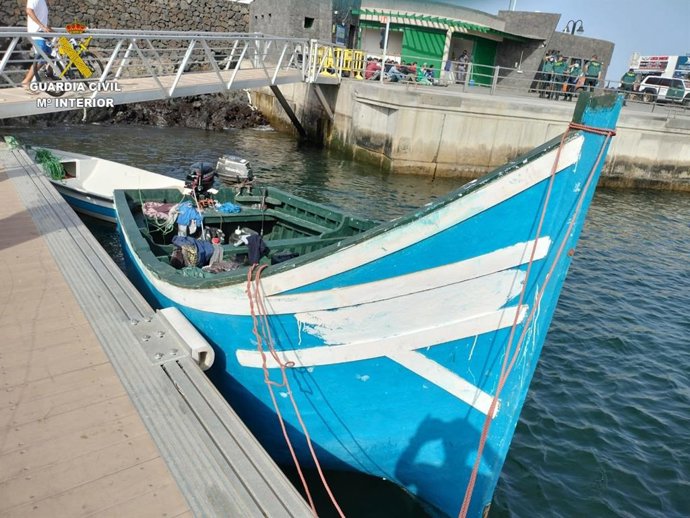Archivo - Patera llegada a la isla de Lanzarote