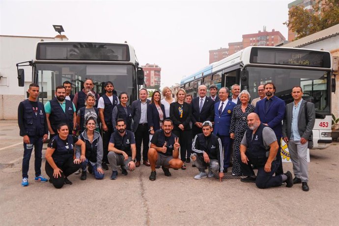 Málaga envía a Ucrania dos autobuses de la EMT y productos y material donados por valor de más de 30.000 euros
