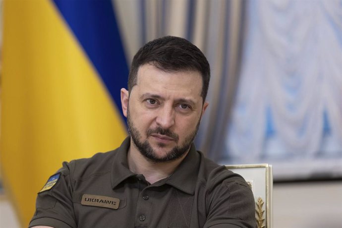 Archivo - 20 May 2022, Ukraine, Kiev: Ukrainian President Volodymyr Zelenskyy meets with Irish Senator Mark Daly and Chairperson of the Lower House of the Irish Parliament Sean O Fearghail (Not Pictured) at the Mariinsky Palace. Photo: -/Planet Pix via 