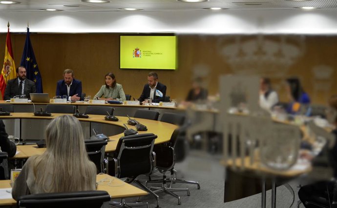 Archivo - Reunión del Pleno del Consejo Español de Turismo (CONESTUR) bajo la presidencia de la Ministra de Industria, Comercio y Turismo