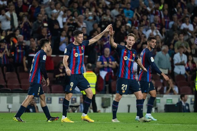 El delantero del FC Barcelona Robert Lewandowski celebrando un gol ante el Villarreal CF