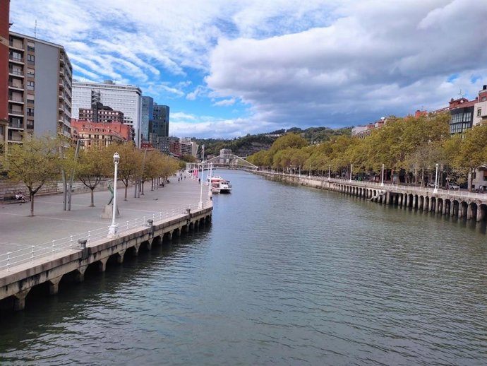 Nubes en Bilbao (archivo)