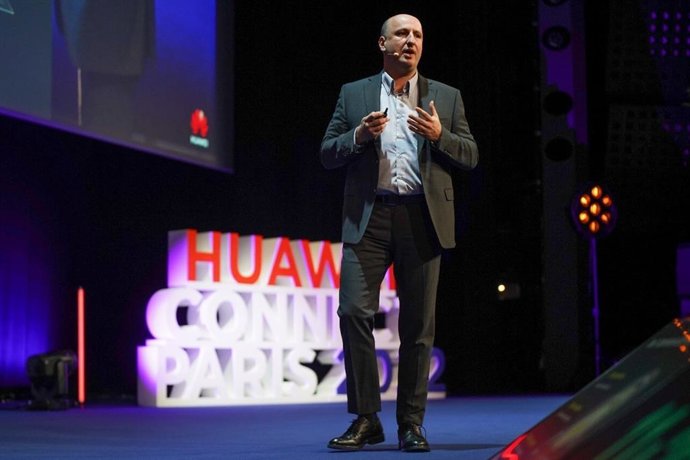 Dr. Assaf Natanzon, arquitecto jefe de Almacenamiento de Datos, en su presentación durante Huawei Connect 2022 París