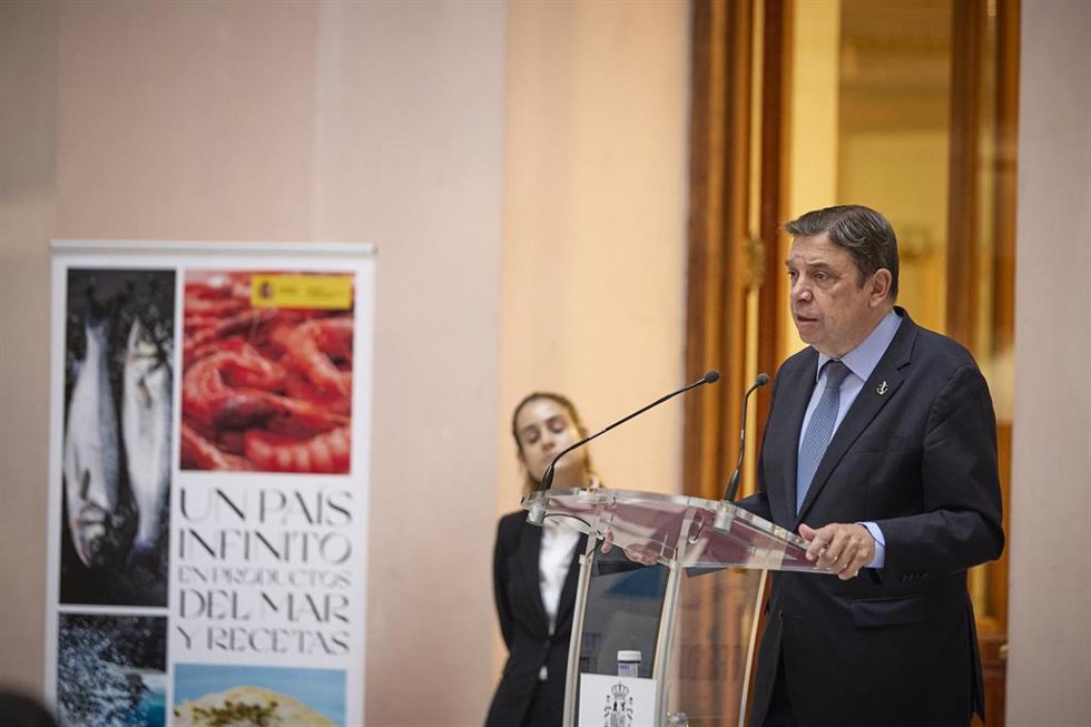 El ministro de Agricultura, Pesca y Alimentación, Luis Planas, interviene en el acto de inauguración de la XI Asamblea de la Federación Nacional de Cofradías de Pescadores (FNCP), en la sede del ministerio, a 21 de octubre de 2022, en Madrid (España).