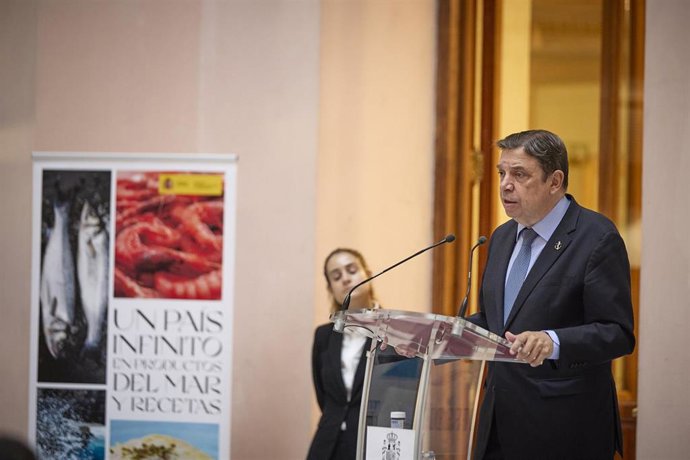 El ministro de Agricultura, Pesca y Alimentación, Luis Planas, interviene en el acto de inauguración de la XI Asamblea de la Federación Nacional de Cofradías de Pescadores (FNCP), en la sede del ministerio, a 21 de octubre de 2022, en Madrid (España). E