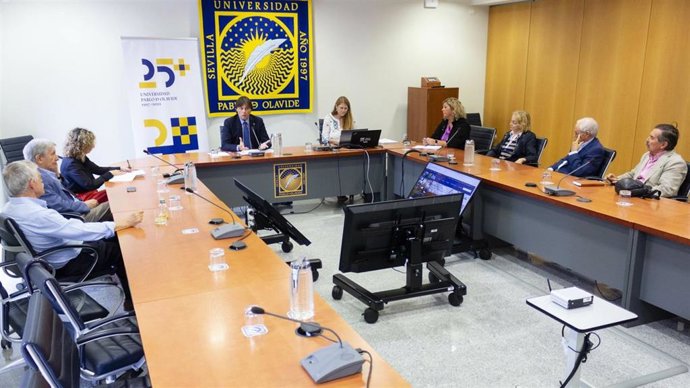 El rector de la UPO, Francisco Oliva, ha presidido la constitución del Colegio de Profesorado Emérito.