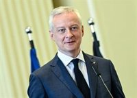 Francia admite una "fase de reflexión" en sus relaciones con Alemania