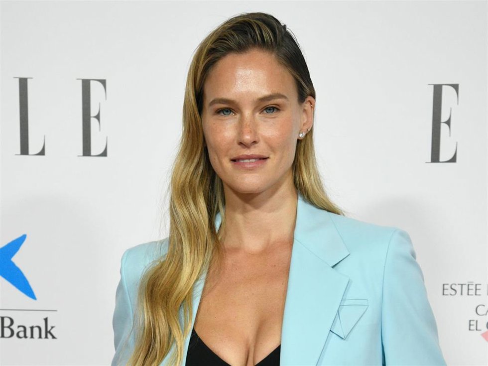 Bar Refaeli asiste a la Gala Cáncer Ball que celebra Elle en el Teatro Real