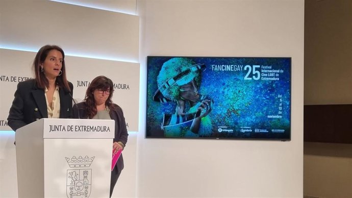 Nuria Flores y Silvia Tostado en la presentación del 25 Festival de Cine LGTBI de Extremadura.