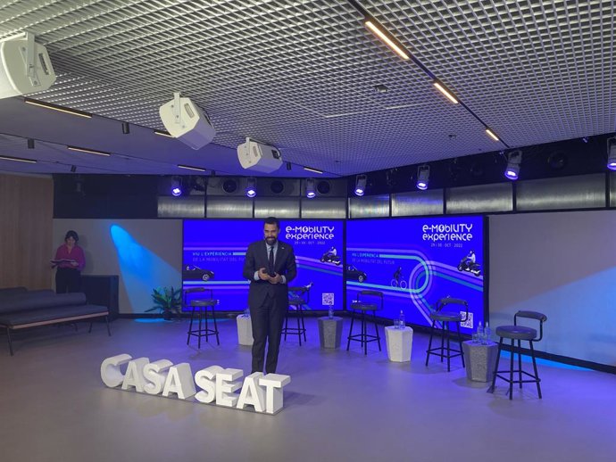 El conseller d'Empresa i Treball de la Generalitat, Roger Torrent a Casa Seat